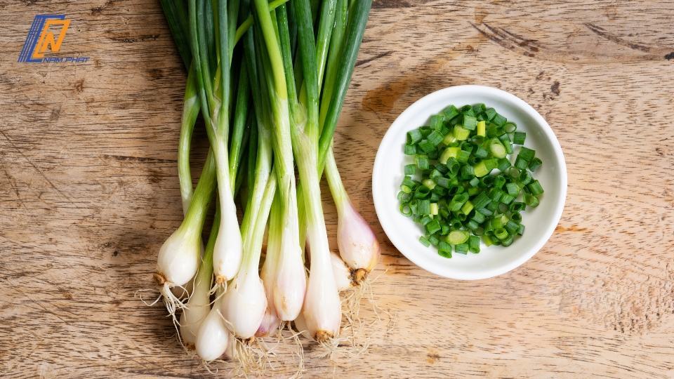 Cách Bảo Quản Hành Lá Trong Tủ Lạnh Không Bị Hôi