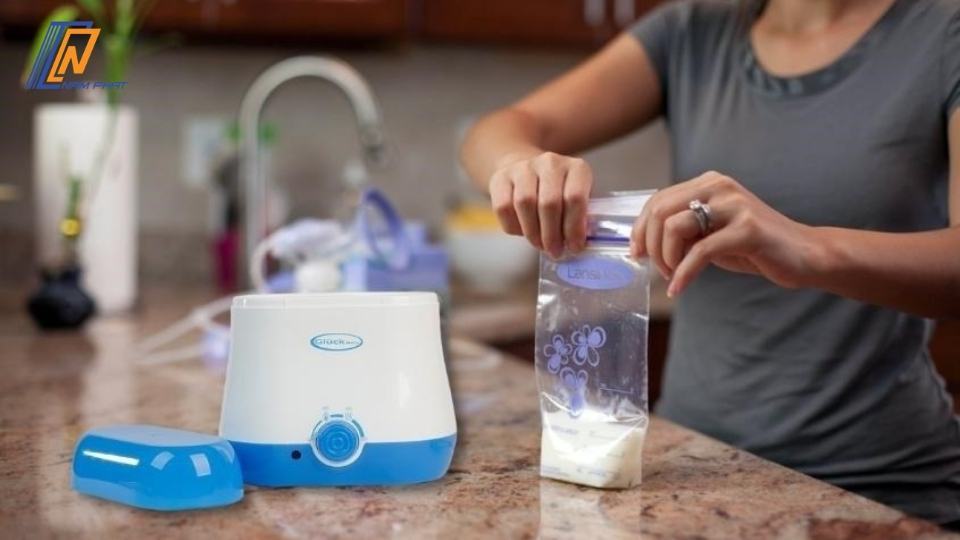 Cách hâm sữa cho con khi lấy từ trong tủ đông