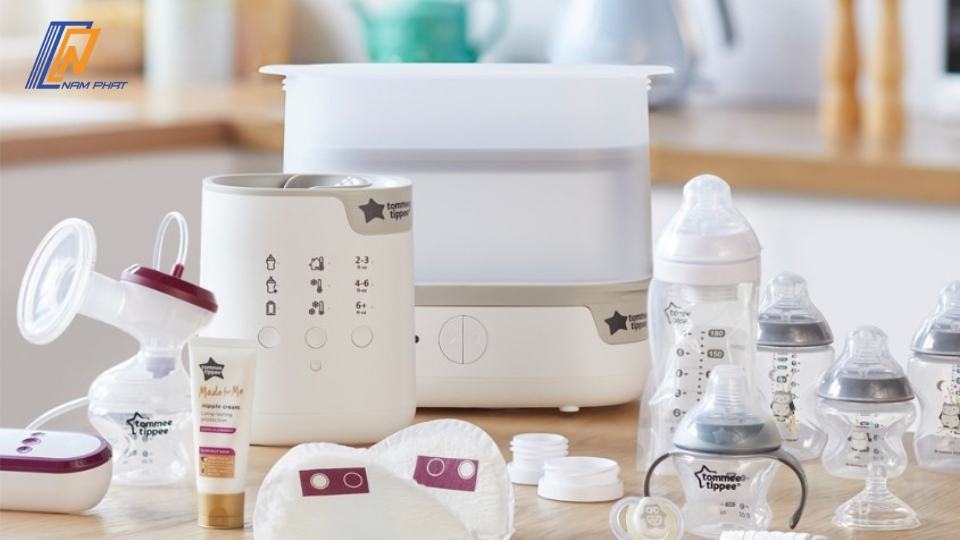 Cách hâm sữa cho con khi lấy từ trong tủ đông