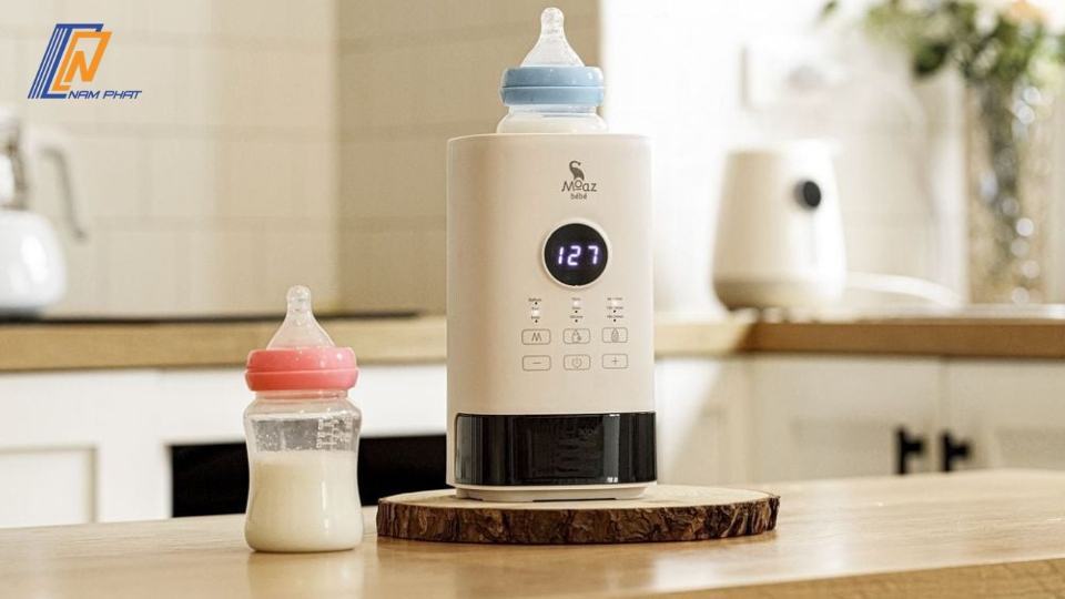 Cách hâm sữa cho con khi lấy từ trong tủ đông