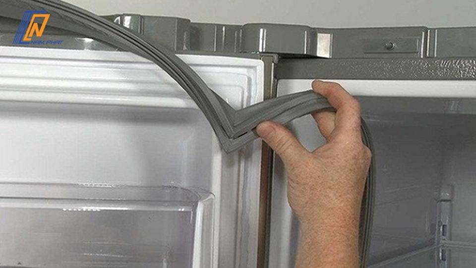 Tủ Lạnh Làm Đá Chậm