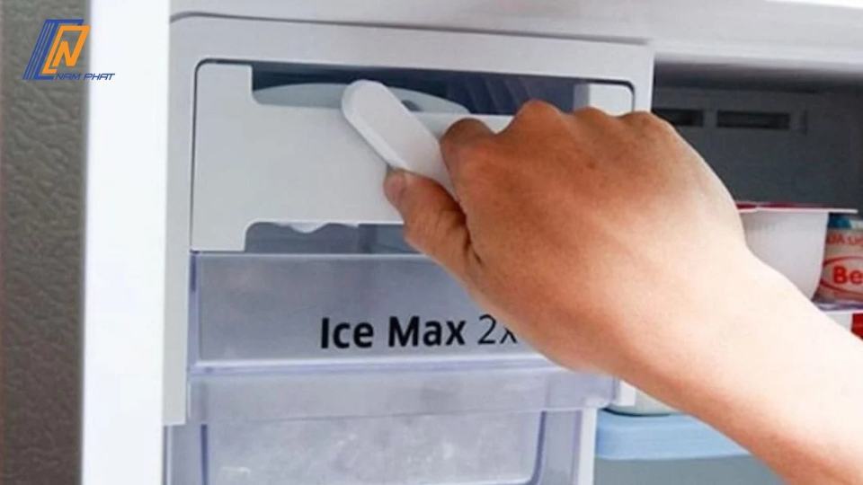 Tủ Lạnh Làm Đá Chậm