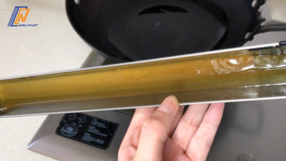 dầu thừa trong máy hút mùi có tái sử dụng được không