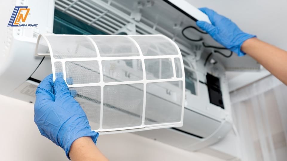 điều hòa bị tắc ẩm