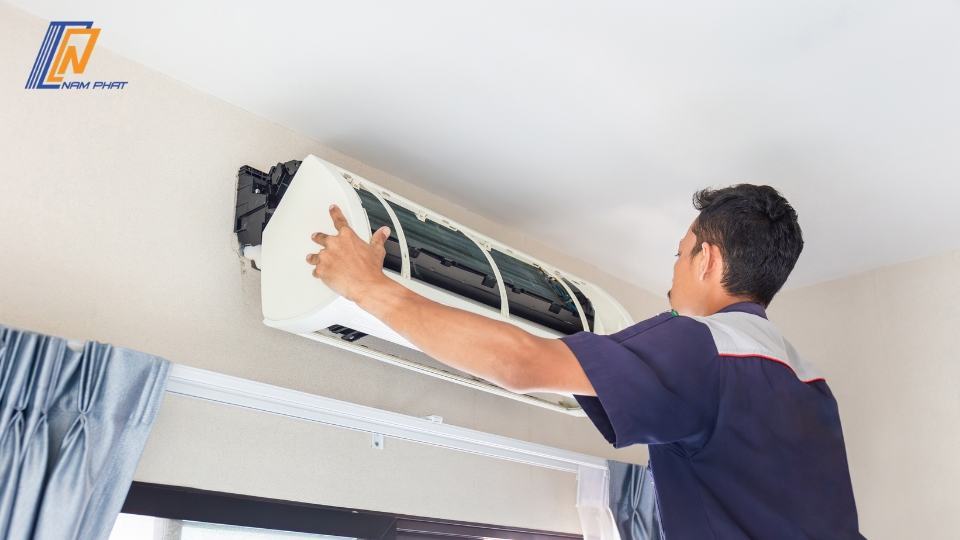 điều hòa bị tắc ẩm