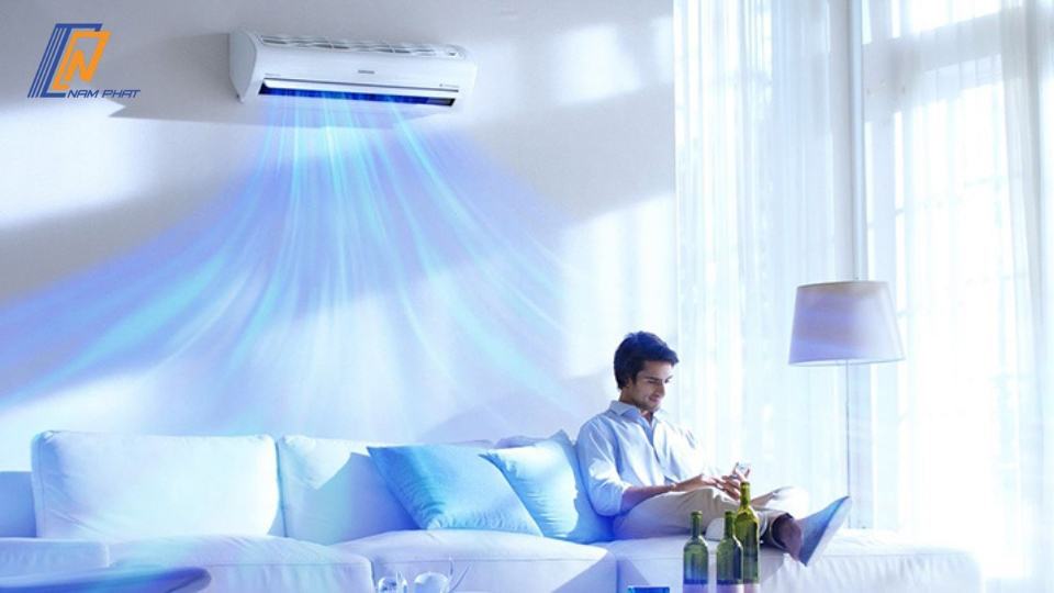 Bật điều hòa có dùng được máy xông tinh dầu không