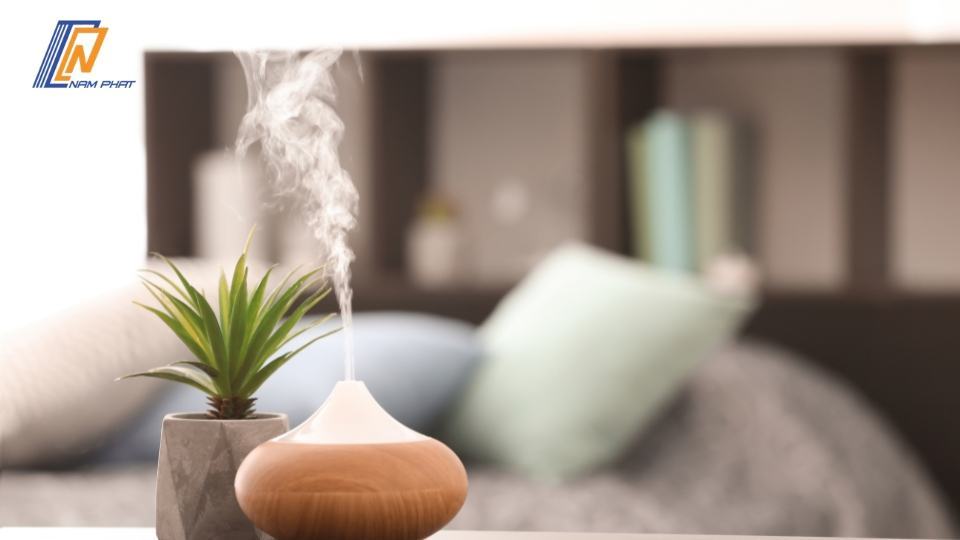 Bật điều hòa có dùng được máy xông tinh dầu không