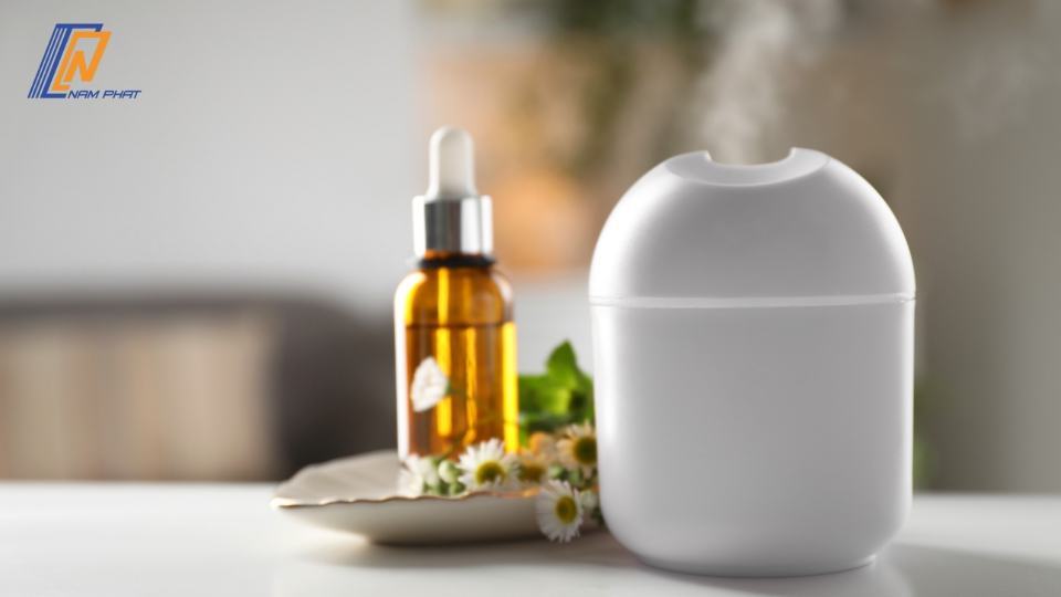 Bật điều hòa có dùng được máy xông tinh dầu không