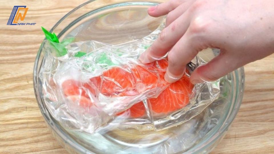 cách bảo quản và rã đông cá tươi trong tủ lạnh