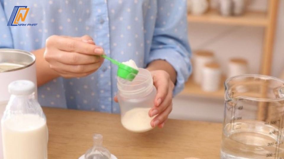 có nên bảo quản sữa bột trong tủ lạnh không