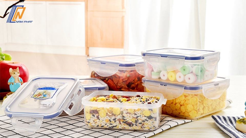 nên dùng hộp nhựa hay màng bọc thực phẩm khi cất đồ trong tủ lạnh