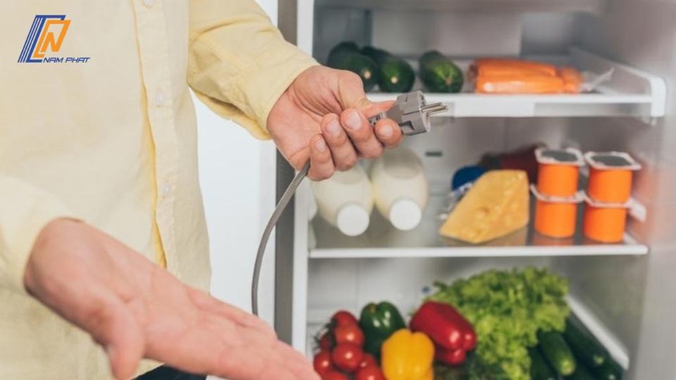 tủ lạnh rút điện lâu có gây hỏng tủ không