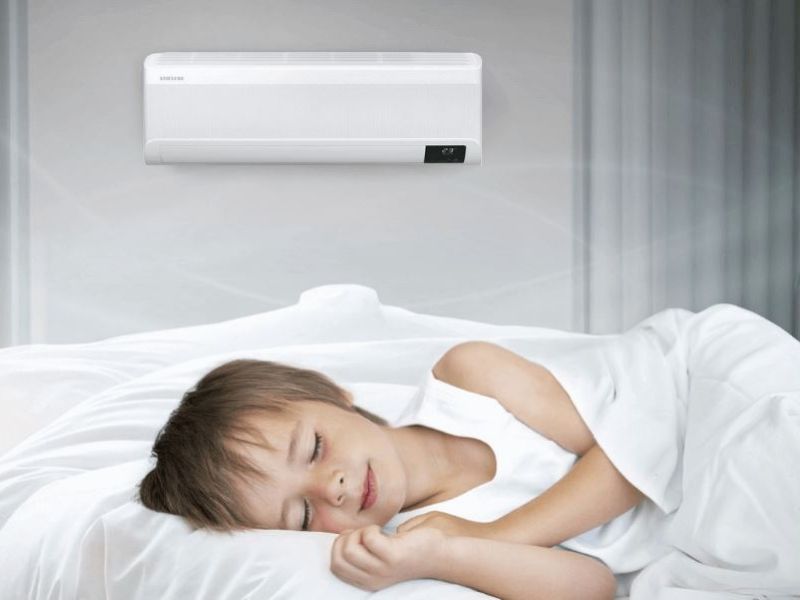Bật điều hòa cho bé khi ngủ 