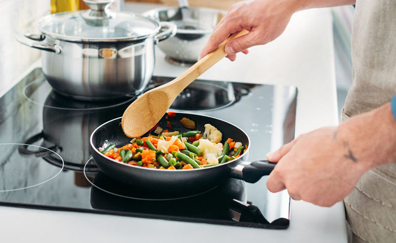 nấu với bếp từ 